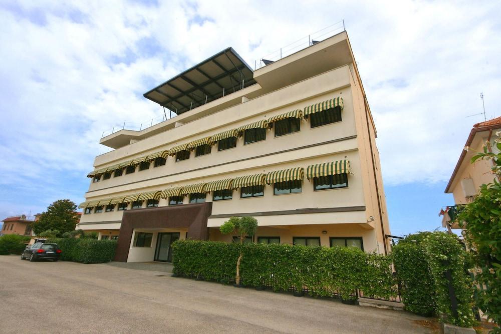 Della Piana Residence Aprilia Dış mekan fotoğraf
